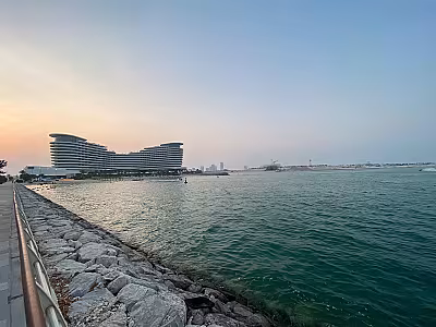 HOT SPACIOUS RETAIL SHOP | SEA VIEWS