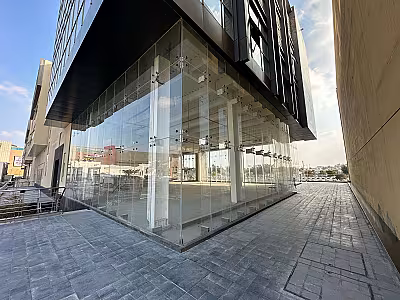 Prime Retail Shop for Lease – 853 sqm on Main Road | Brand New